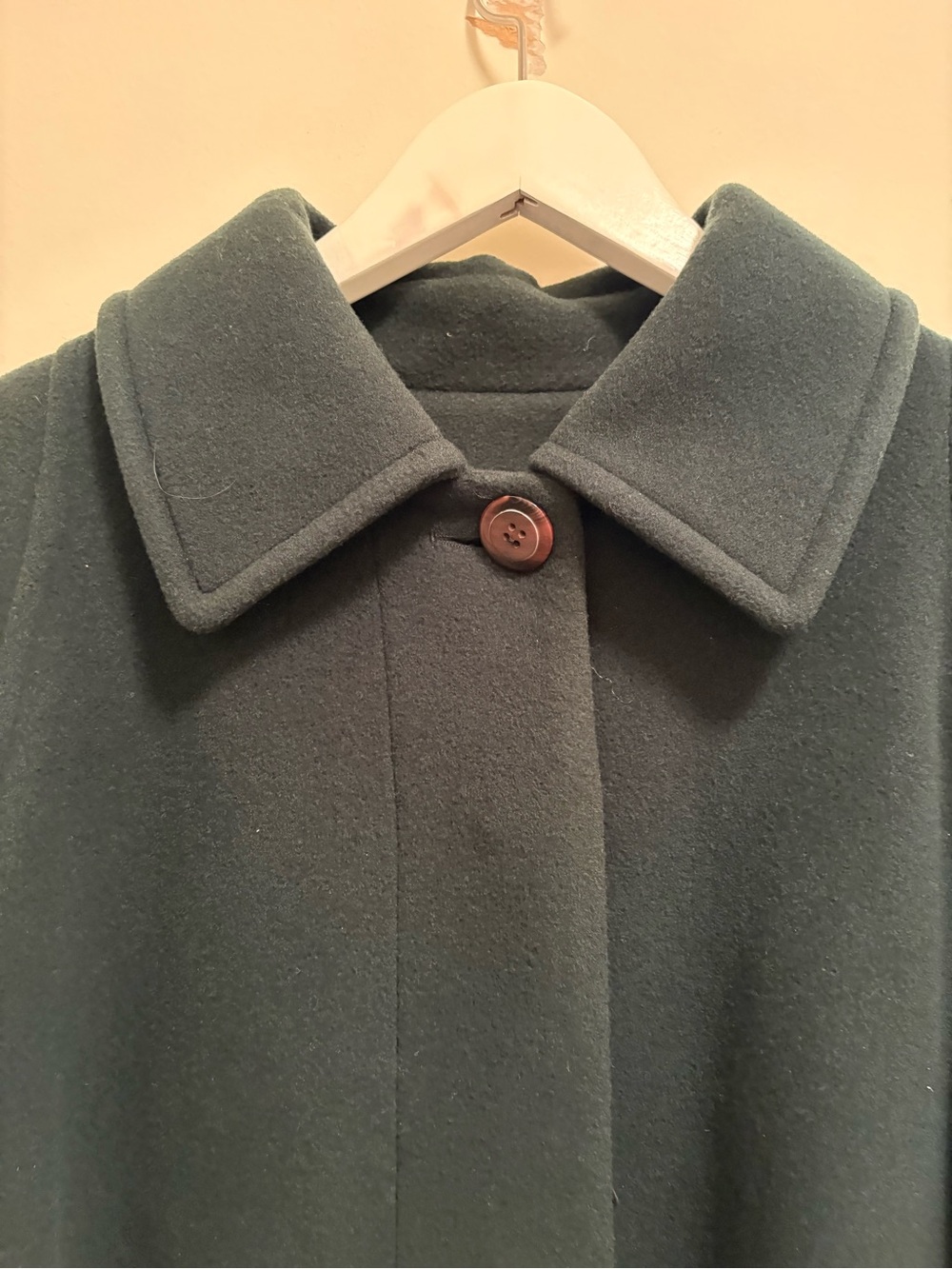 Vintage Holt Renfrew Dark Green Women’s Classic Wool and Cashmere Coat - Picture 5 of 8